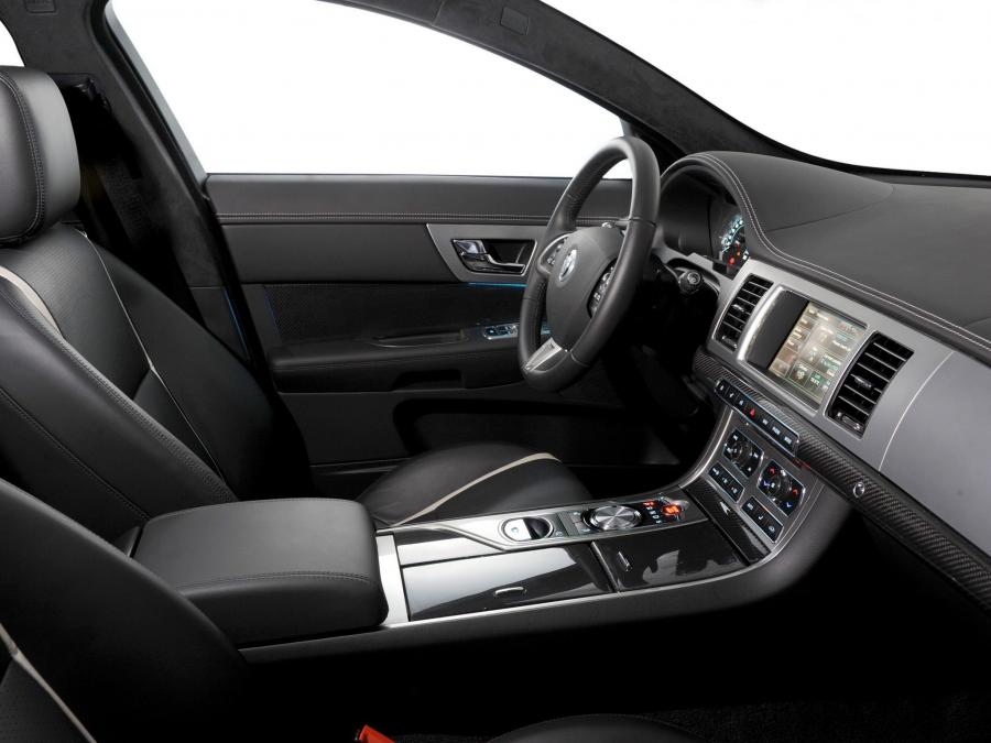  Jaguar XF 3.0 Diesel Option Pack 2011 года  (фото 8 из 11)